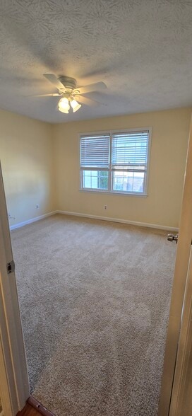 Building Photo - 2494 Lehaven Dr