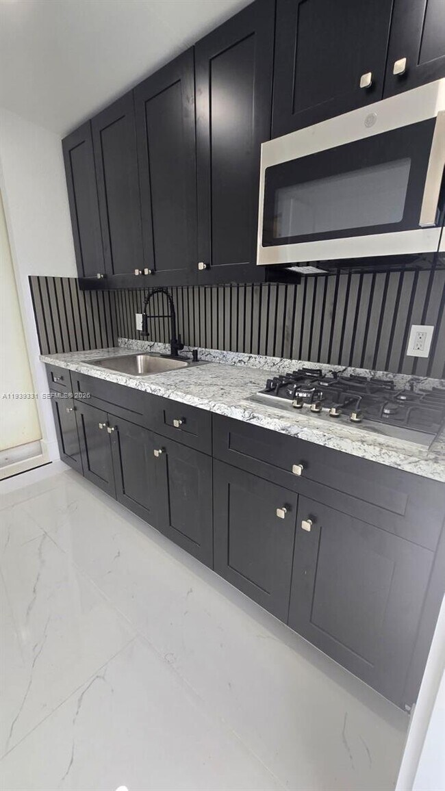 Building Photo - 265 W 53rd Terrace