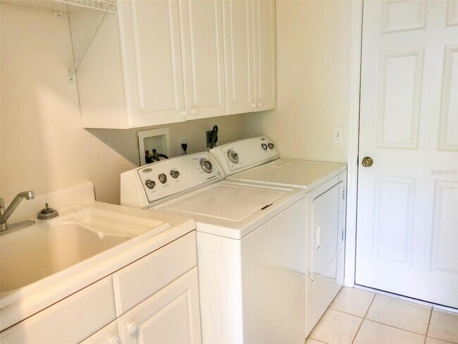 Building Photo - 11711 Winding Woods Way
