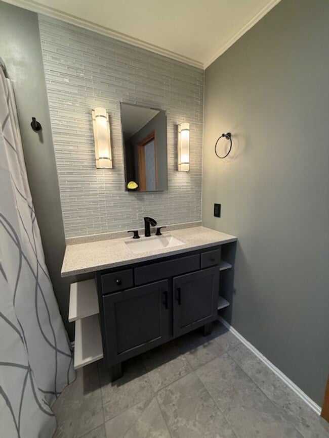 Building Photo - 2 Bedroom 2 Bath Newberg OR 97132 6 Month Lease