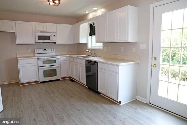 Building Photo - 307 Dinali Dr