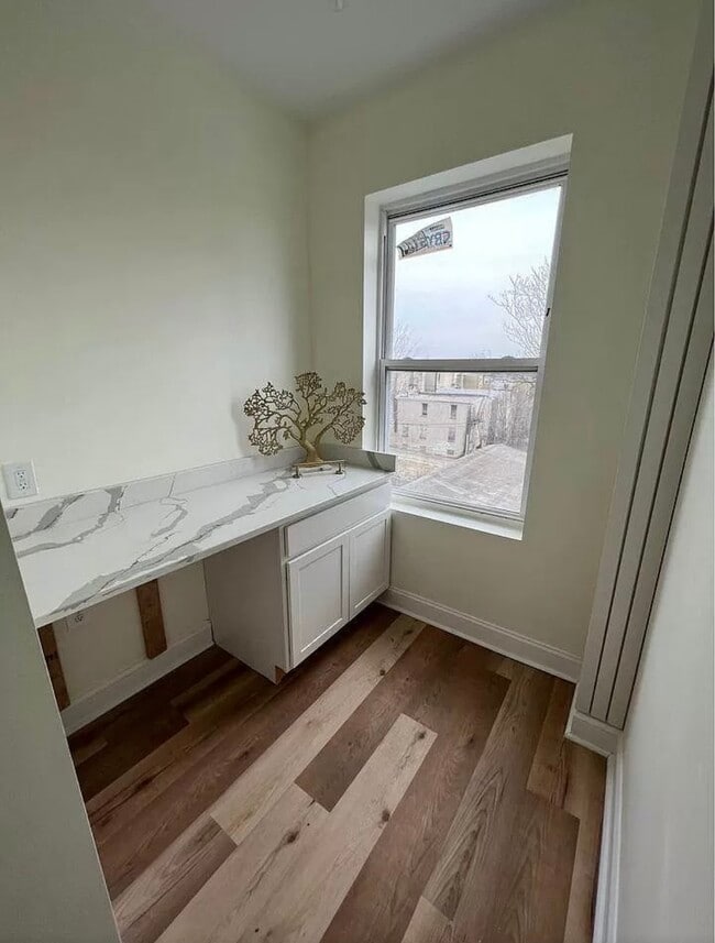 Building Photo - 319 N Gilmor St