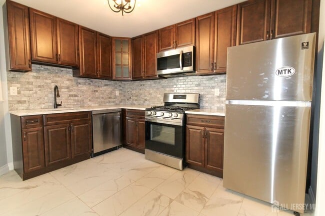 Building Photo - 455 Hawthorne Pl