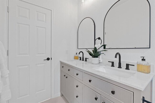 Building Photo - 738 Chihuahua St