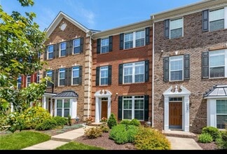 Building Photo - Beautiful 3 Bedroom Townhouse in West Broad Village
