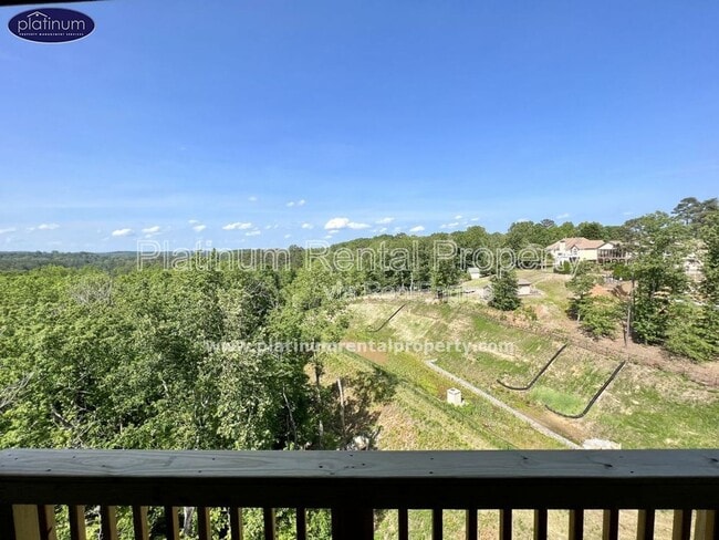 Building Photo - 2360 Manor Pointe Dr