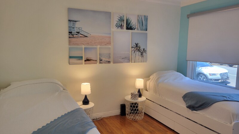 Building Photo - 1250 E 1st St