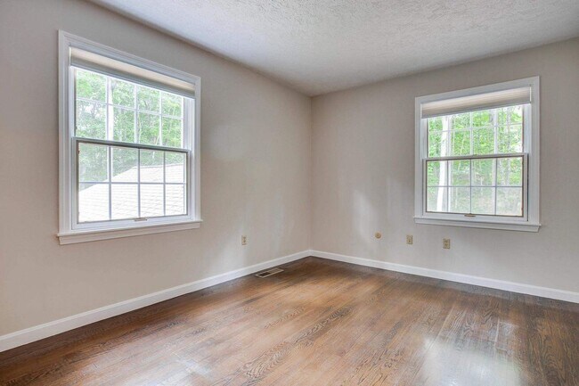 Building Photo - 27 Buttonwood Rd