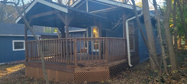 Building Photo - 6921 Clarendon Hills Rd