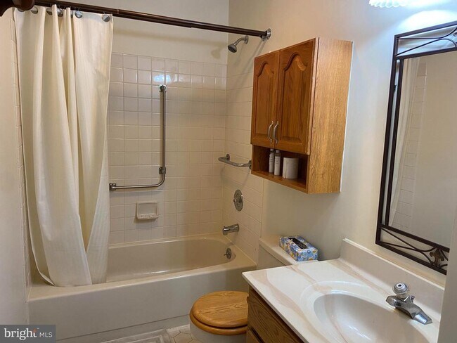 Building Photo - 8 Benjamin Franklin Dr