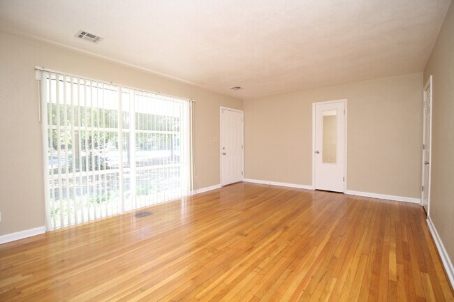 Building Photo - Northeast Pensacola Home- Entertainers Dream with Covered Deck & Fenced Backyard