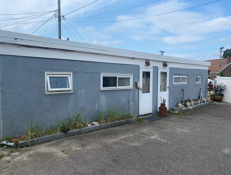 Building Photo - 63C Brewster Ave