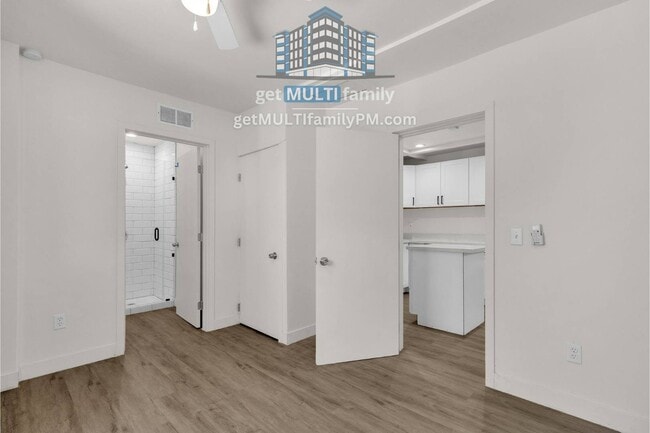 Building Photo - 325 N 17th Dr