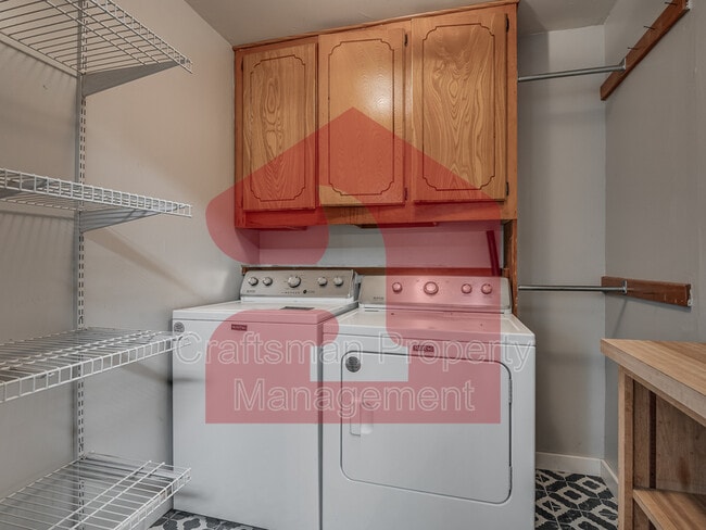 Building Photo - 1501 Gladstone Terrace