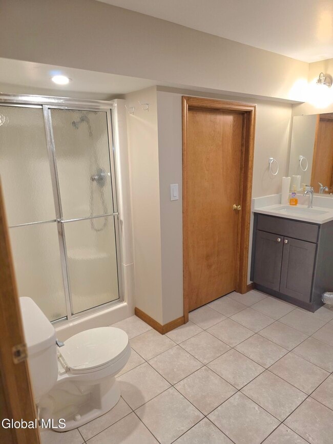 Building Photo - 7 Pineview Ct