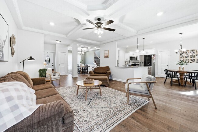 Building Photo - Dog Friendly Three Bedroom with Bonus in Sango!