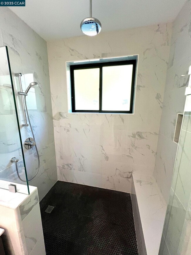 Building Photo - 6 Linda Vista