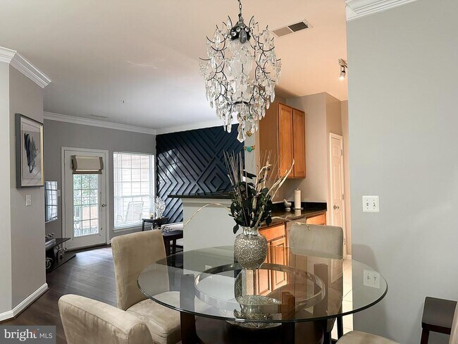 Building Photo - 4850 Eisenhower Ave