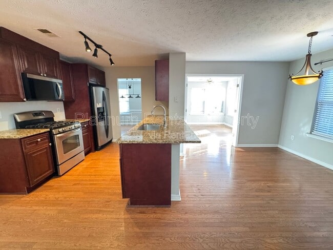 Building Photo - 11080 Crabapple Lake Dr