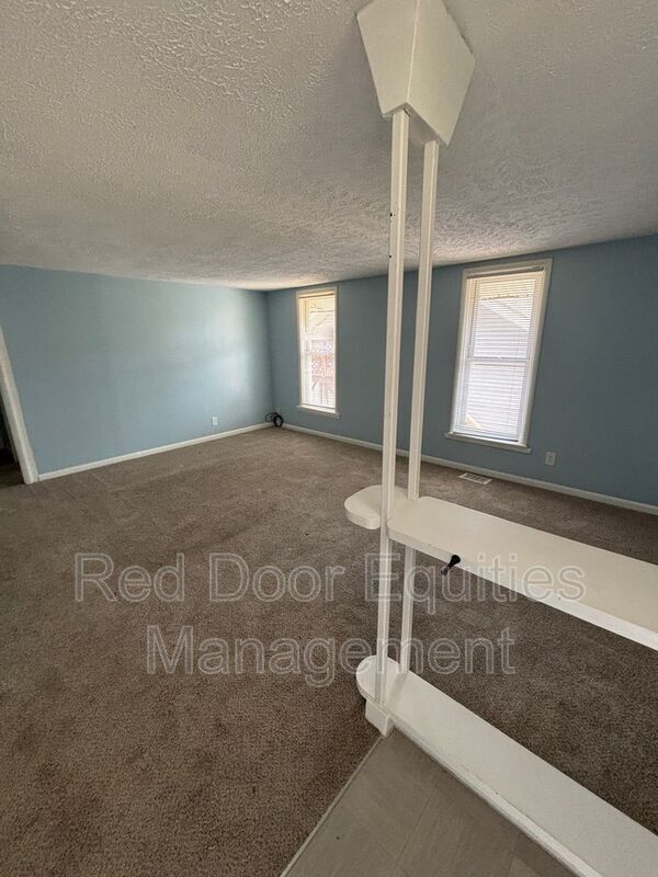 Building Photo - 1215 N Columbus St
