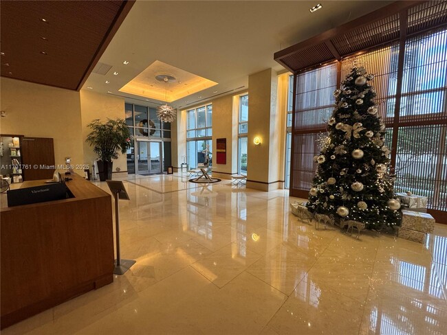 Building Photo - 1060 Brickell Ave