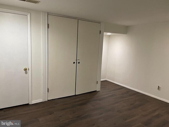 Building Photo - 28 Keith St