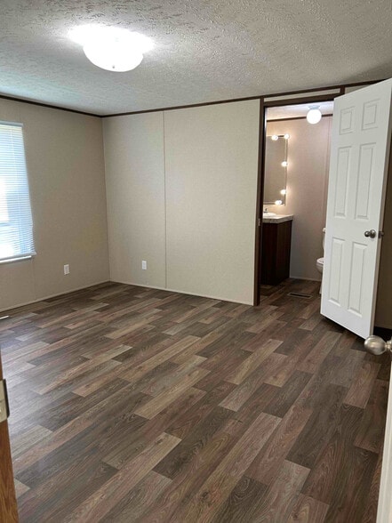 Building Photo - 2715 W McCrainie St