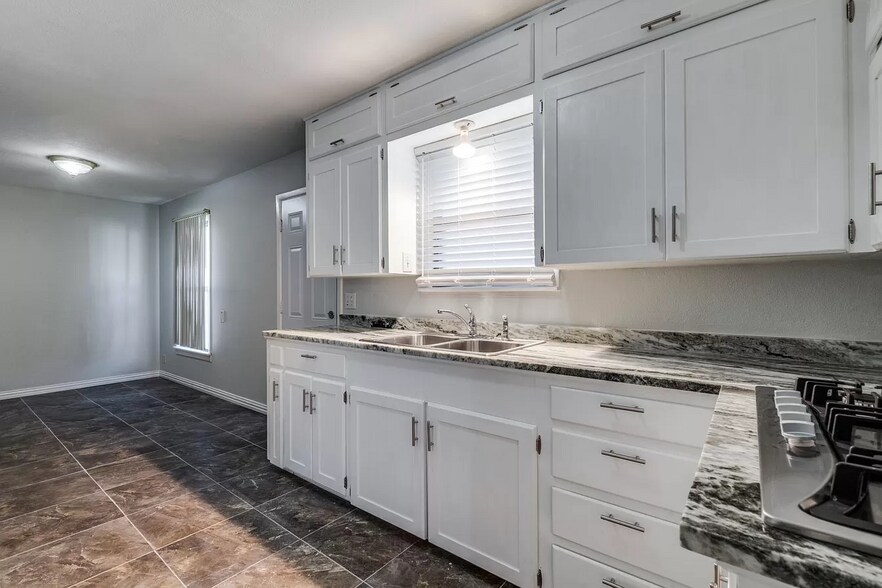 Building Photo - 1501 Ridgeview St