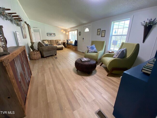 Building Photo - 21570 Alvarado Rd