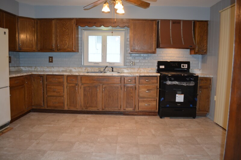 Building Photo - 127 Sheldon Ave