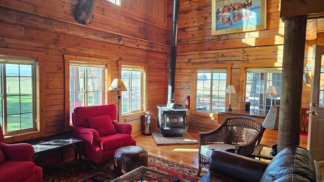 Building Photo - Beautiful cabin with privacy fully furnished
