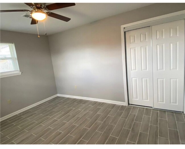 Building Photo - 2814 Pakenham Dr