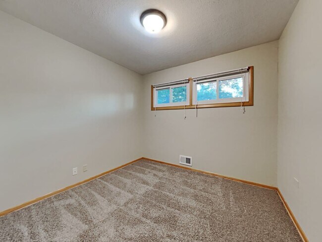 Building Photo - 2551 Charlotte St