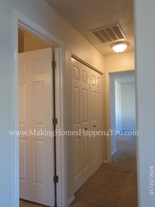 Building Photo - 7475 Parkplace Dr NE