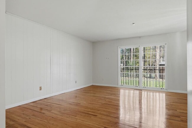 Building Photo - 2101 Goldendale Ln