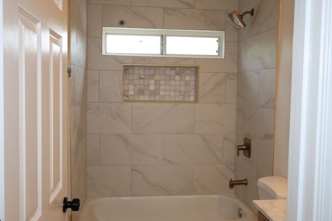 Building Photo - 3 Bedroom Single Family Home (Newly Renova...
