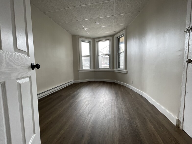 114 Neptune Ave 1R - 115 Neptune Ave