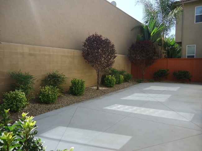 Building Photo - GORGEOUS TWO STORY HOME IN GRANITE HILLS 4...