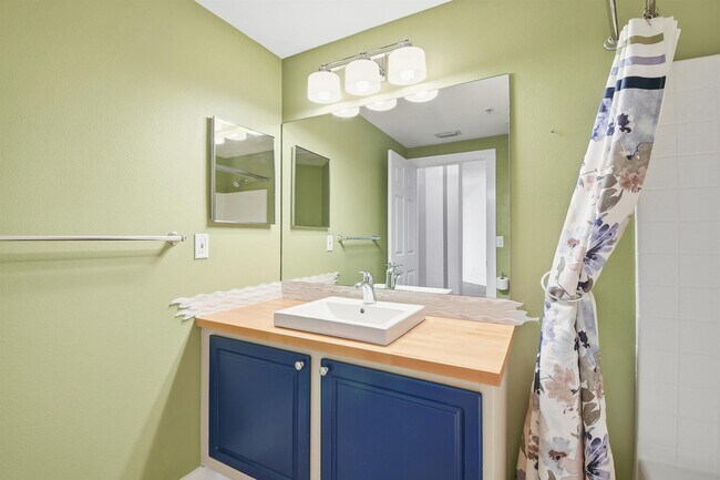 Building Photo - 2005 Mariposa Vista Ln