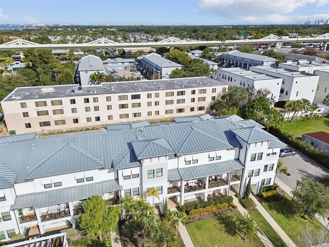 Building Photo - 4921 W Paul Ave