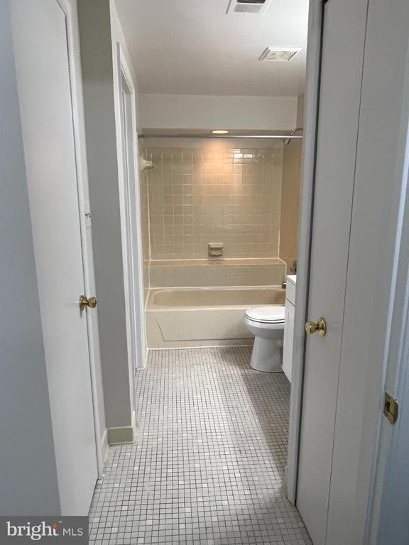 Building Photo - 6015 Netherton St