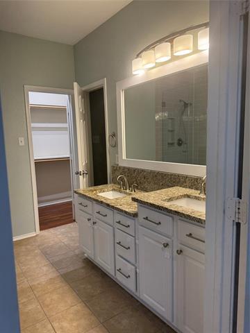 Building Photo - 6227 Meadowcrest Ln