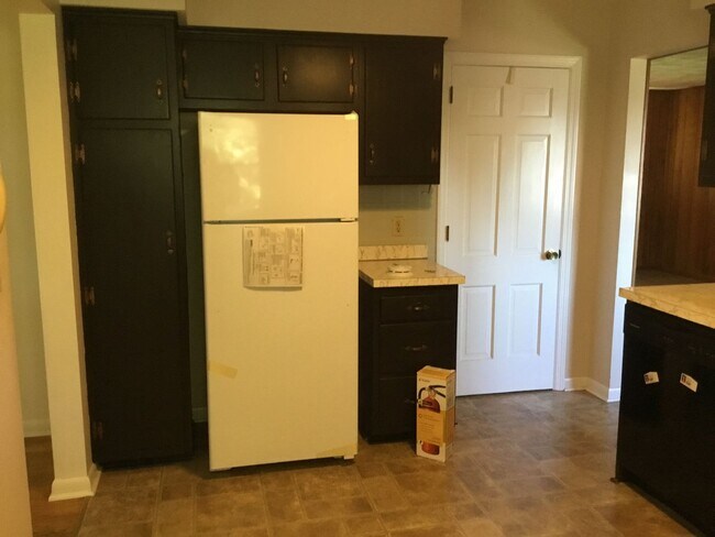 Building Photo - ENJOY THE COMFORTS OF ONE-FLOOR LIVING!