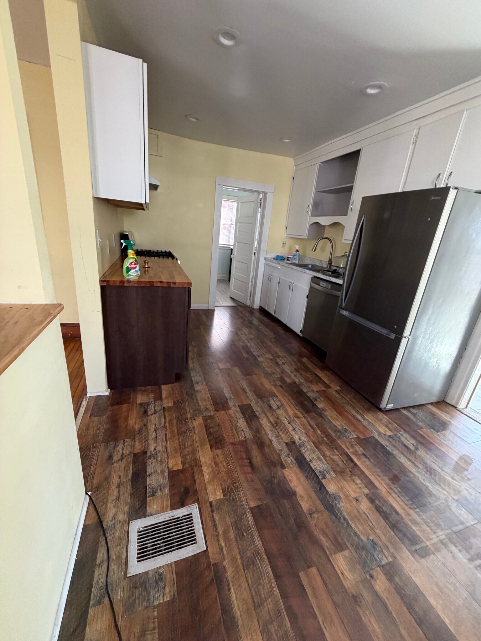 Building Photo - 31 Dix Ave