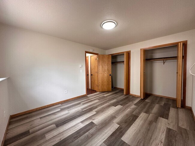 Building Photo - Regal Landing IIII