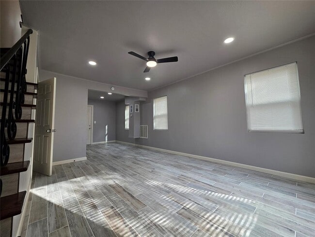 Building Photo - 2722 N Lyons Dr