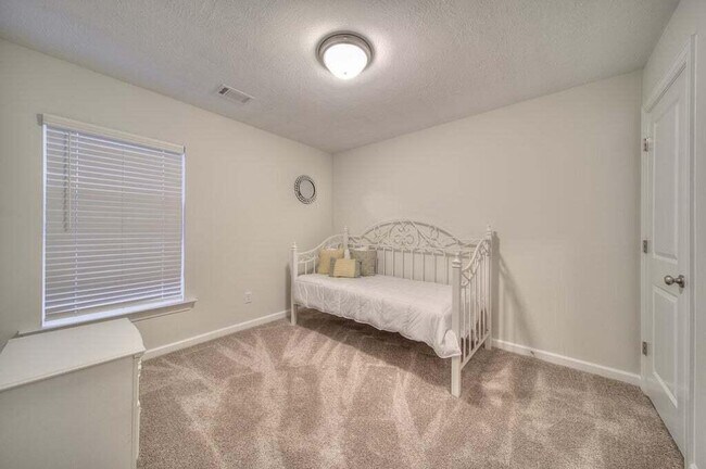 Building Photo - 710 Red Cedar Ct