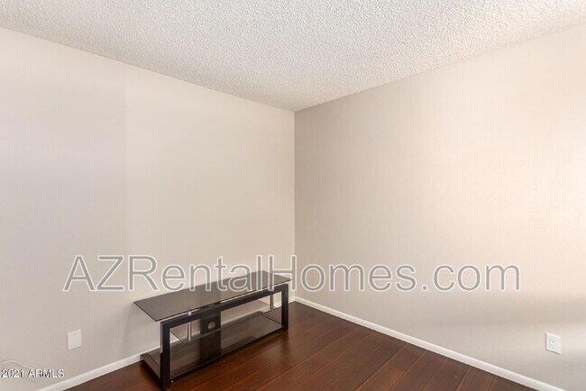 Building Photo - 746 E Morningside Dr