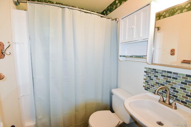 Building Photo - 376 Terryville Rd