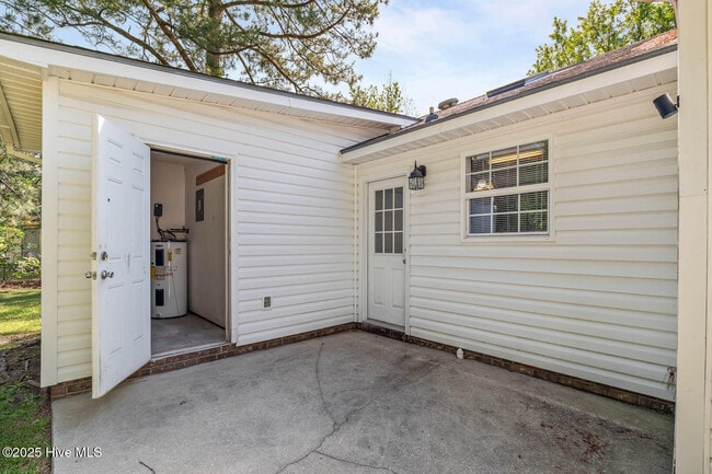 Building Photo - 141 Pine Crest Dr